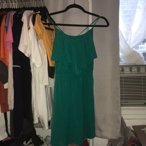 Extremely Flattering Green Dress w/ Pockets !